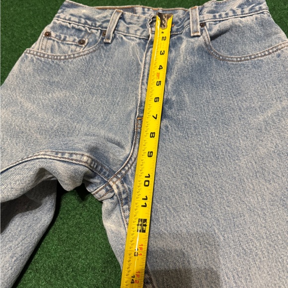 Vintage Levi’s 550 Light Wash Relaxed Fit Taper Womens 5 Jr 26x32 Jeans - Picture 11 of 12